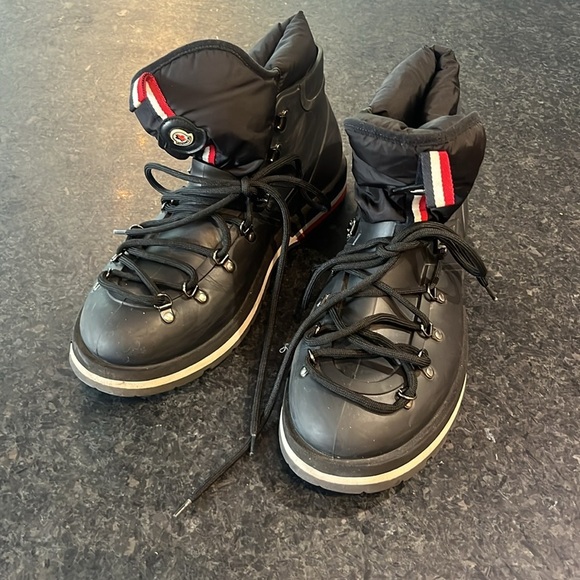 Stylish Moncler Black Winter Boots - Picture 1 of 10